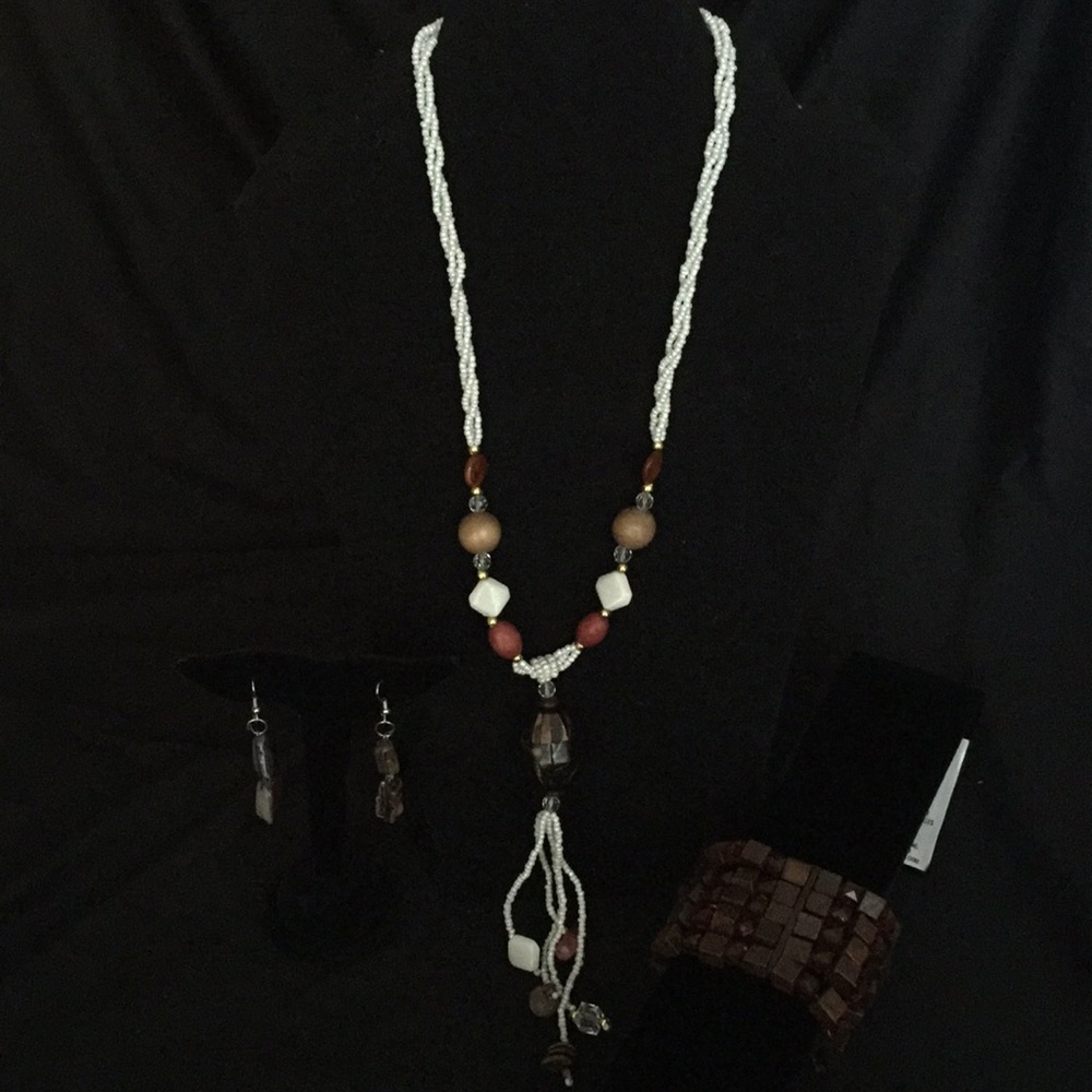New beaded necklace set Sale 3 for $20
